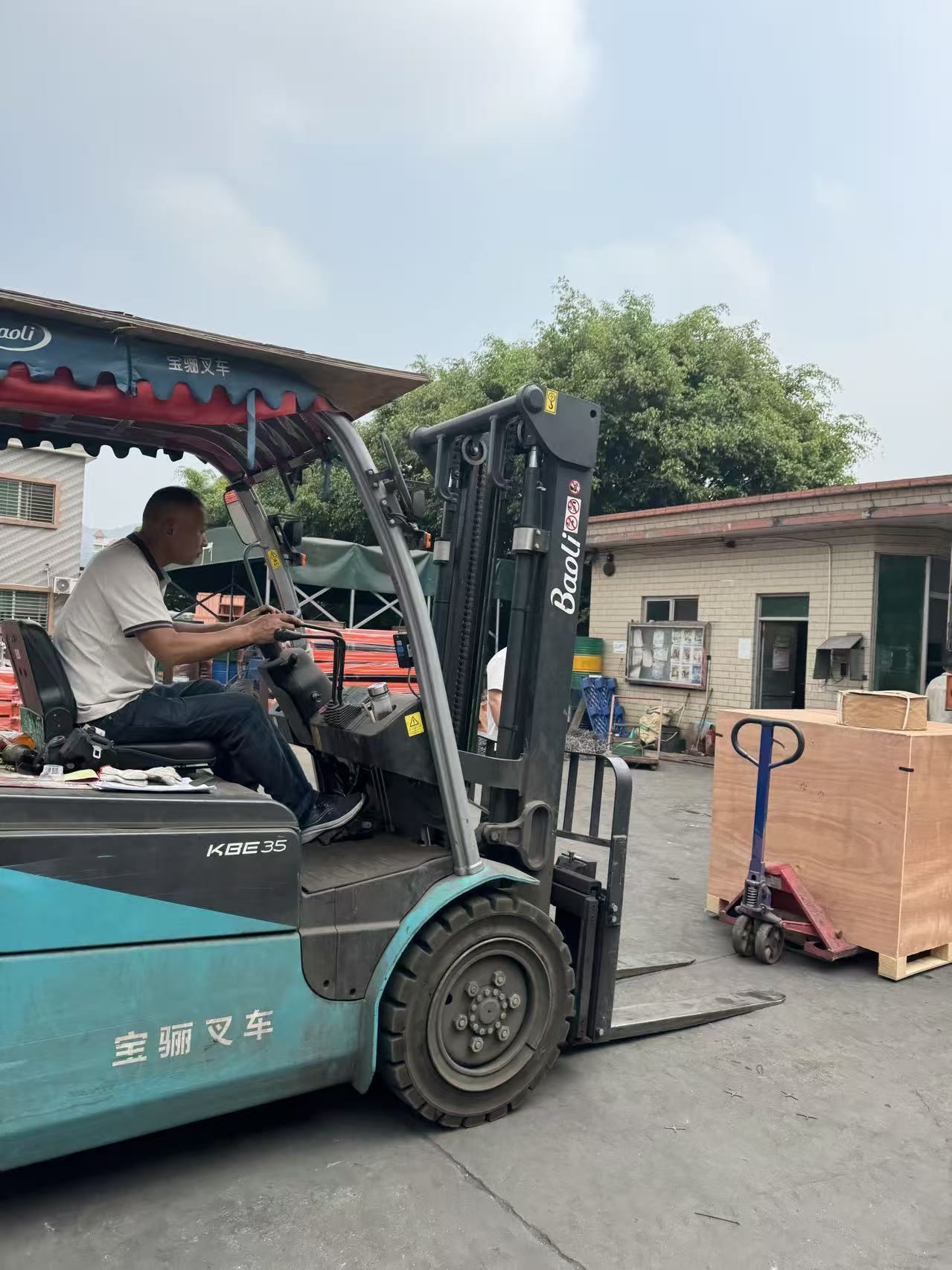 최신 회사 블로그 세계적 배달 활동: 곰팡이 저장 기기 가 가동 중