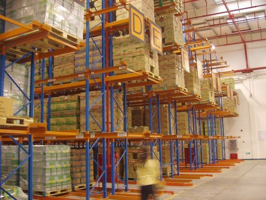 주문 철골 스프레이 분말 코팅은 매우 좁은 통로 래킹 시스템을 완성했습니다 온라인 제조